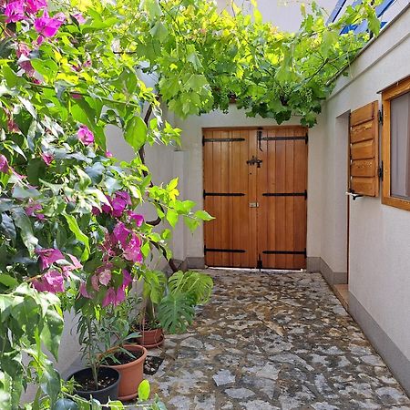Family Apartment In Center Of Murter Exterior foto