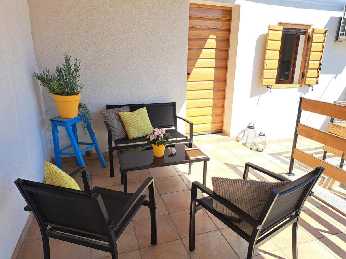 Family Apartment In Center Of Murter Exterior foto
