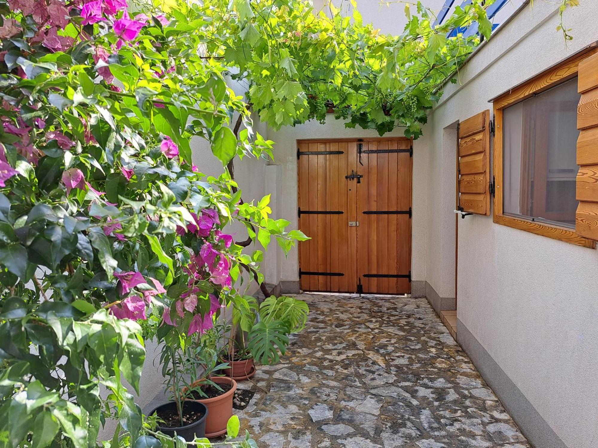 Family Apartment In Center Of Murter Exterior foto